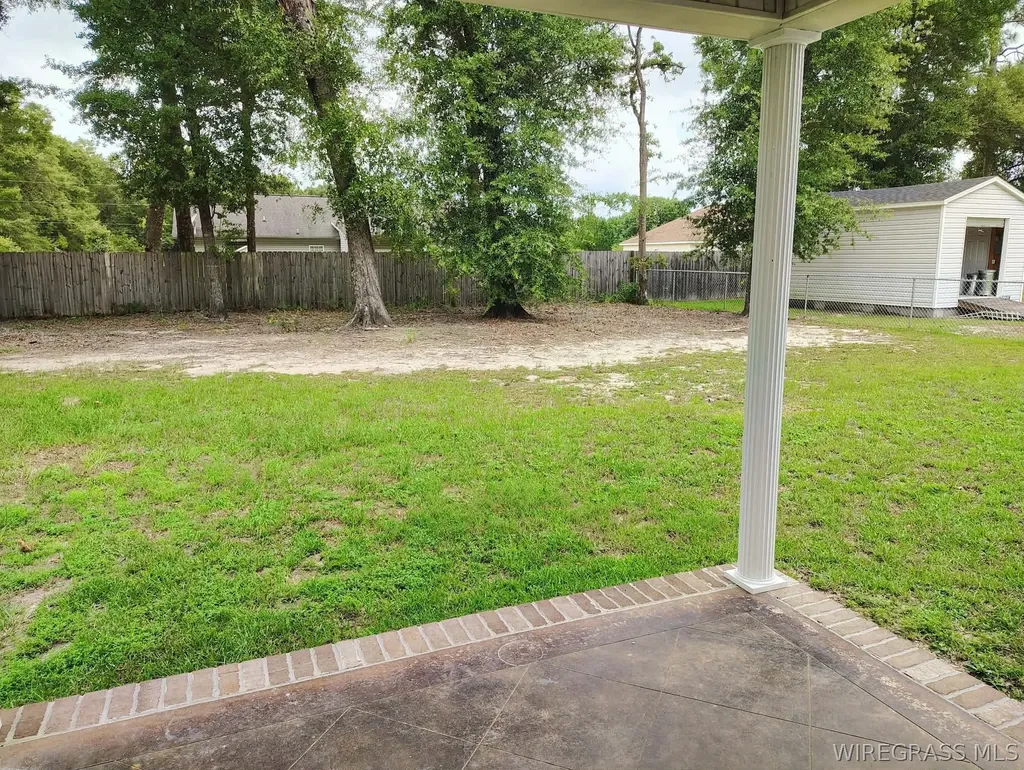 437 Wilshire Street Geneva AL 36340