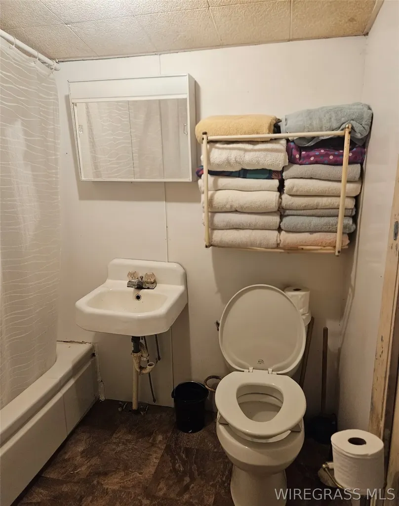 129 E Fleming Avenue Geneva AL 36340