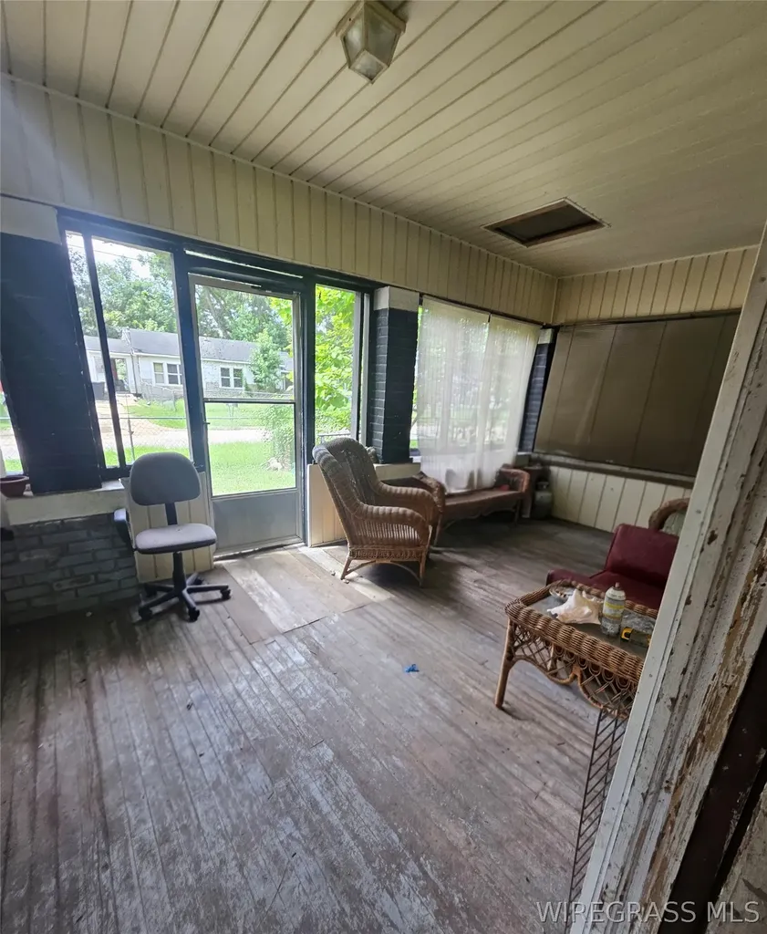 129 E Fleming Avenue Geneva AL 36340