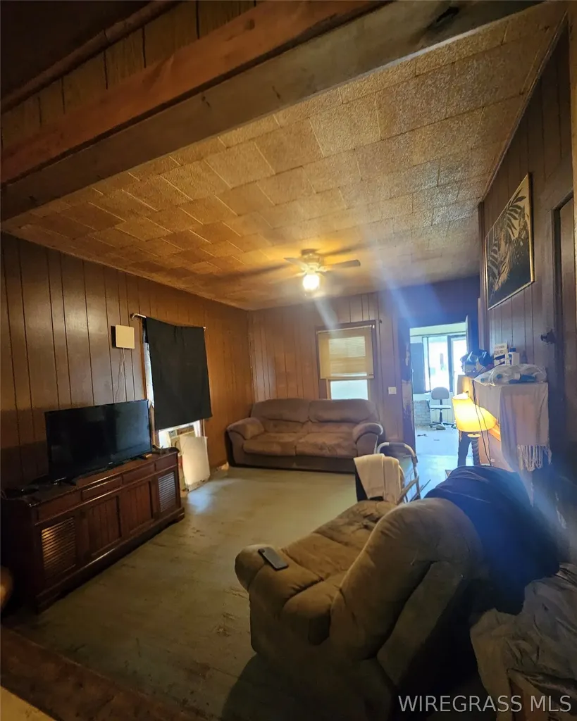 129 E Fleming Avenue Geneva AL 36340