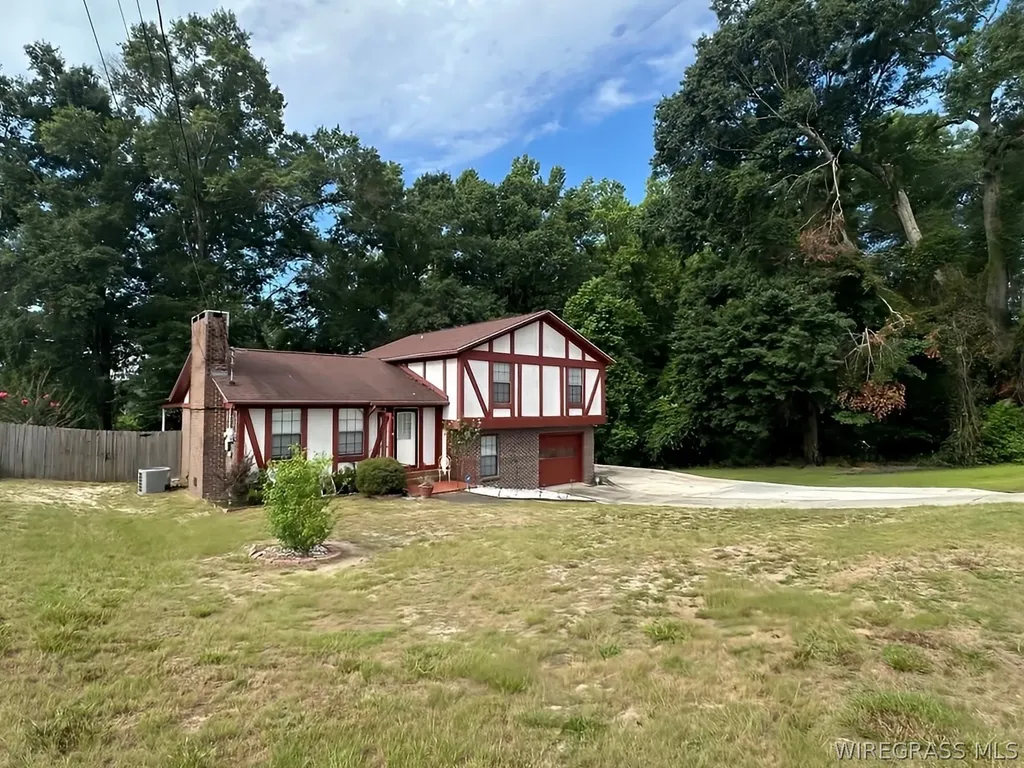 827 Willow Oaks Drive Ozark AL 36360