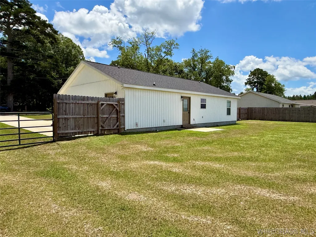 263 Peacock Circle Hartford AL 36344