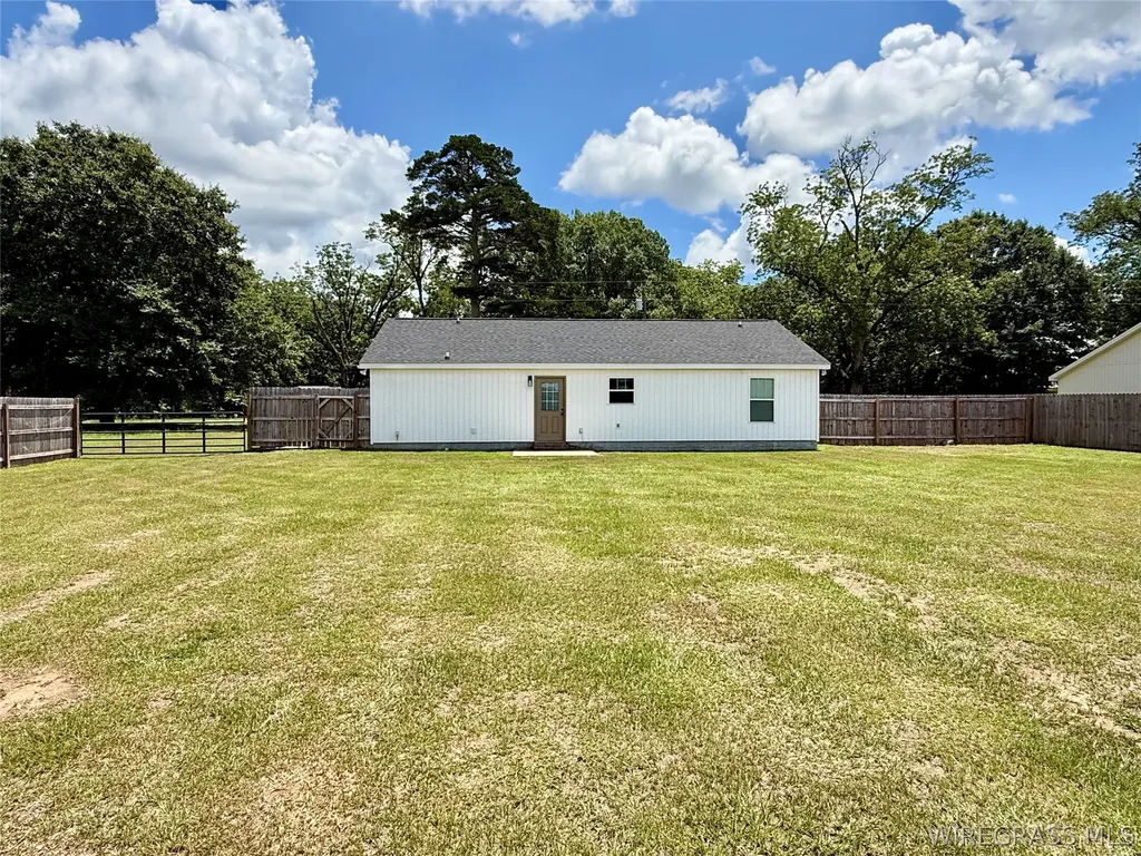 263 Peacock Circle Hartford AL 36344