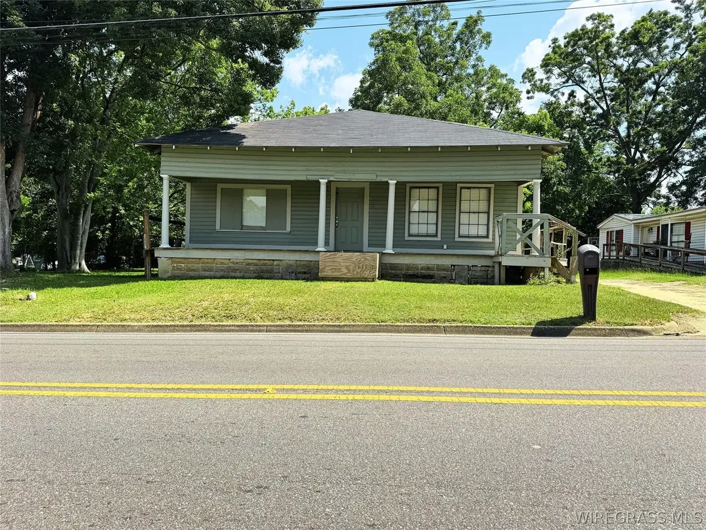 1378 E Burdeshaw Street Dothan AL 36303