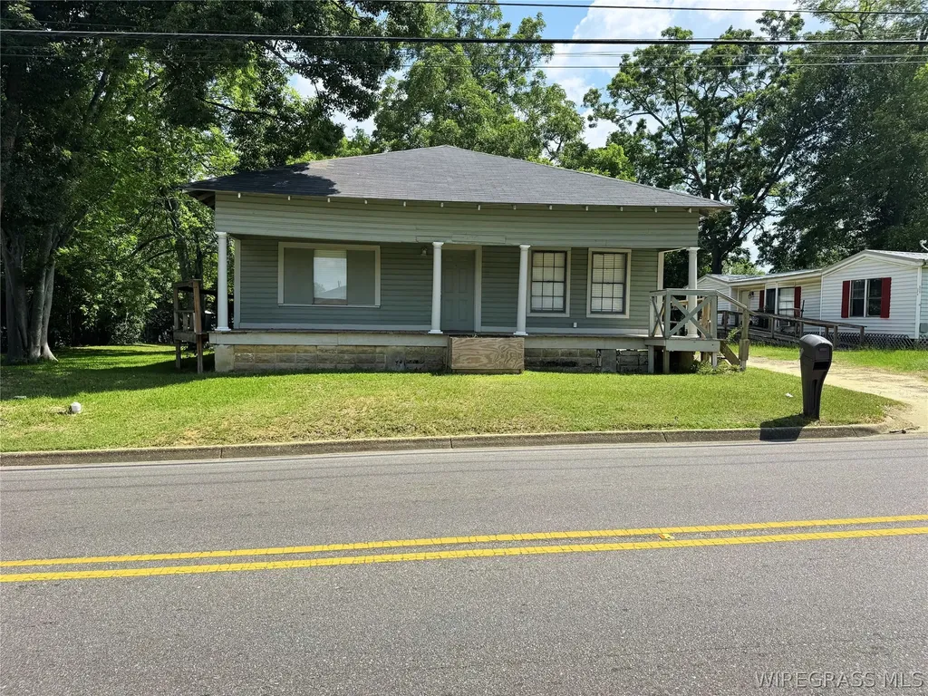 1378 E Burdeshaw Street Dothan AL 36303