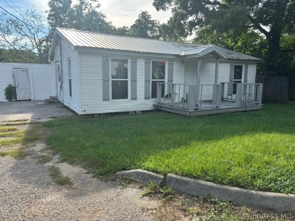 405 N 3rd Avenue Hartford AL 36344
