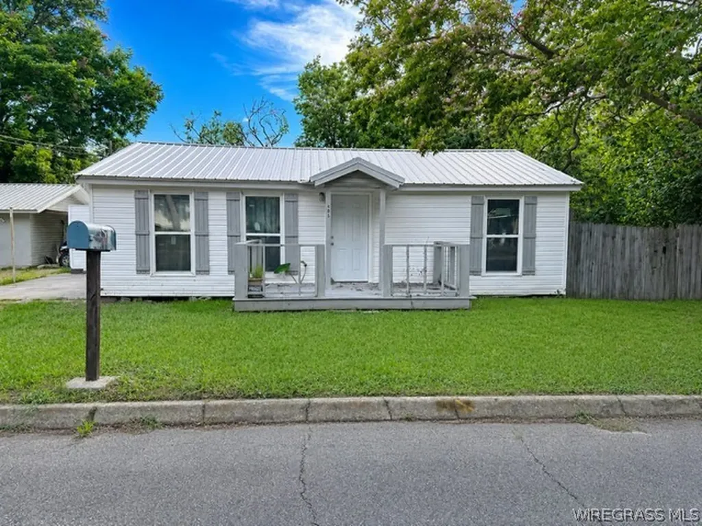 405 N 3rd Avenue Hartford AL 36344