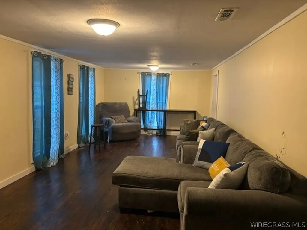 405 N 3rd Avenue Hartford AL 36344