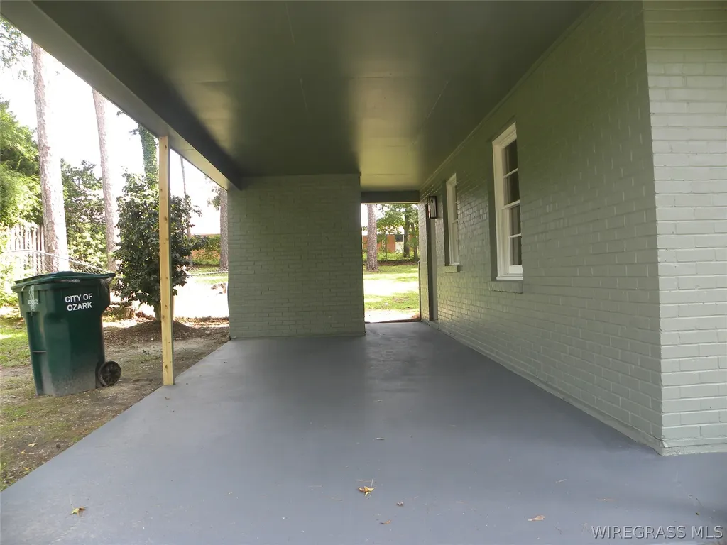 135 Dixie Drive Ozark AL 36360