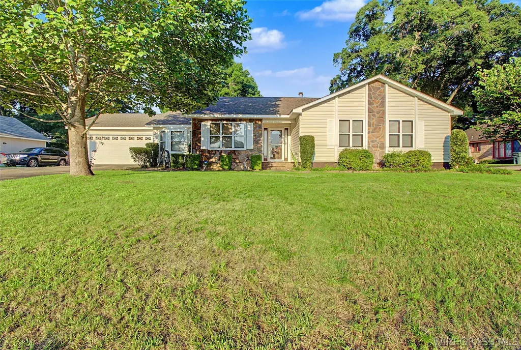 108 Wildwood Drive Enterprise AL 36330