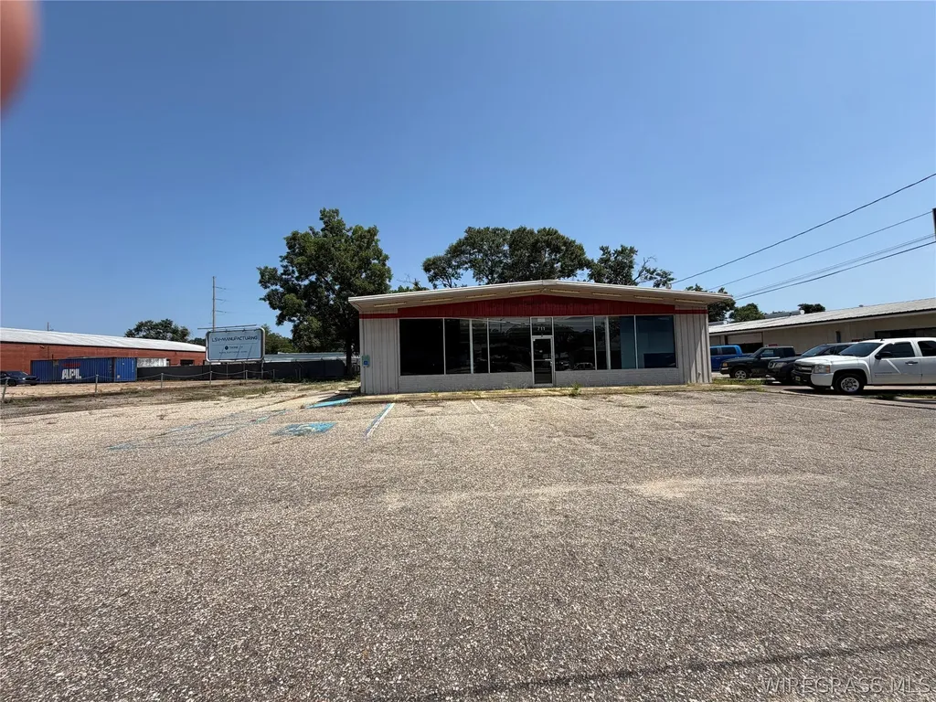 711 E Town Avenue Geneva AL 36340