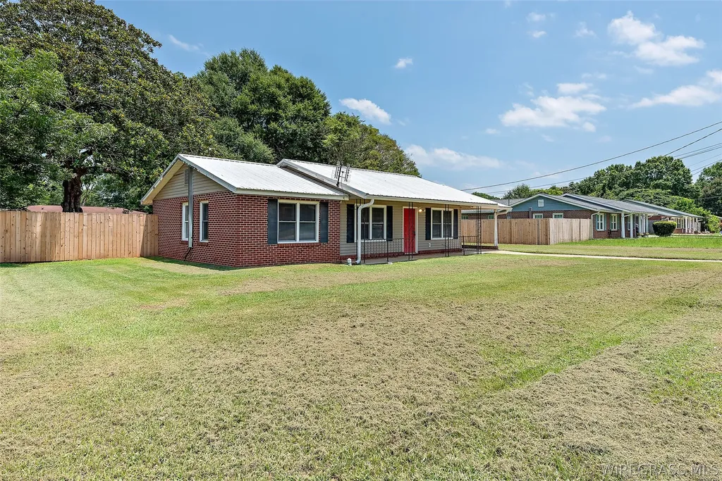 3 Holman Street Daleville AL 36322