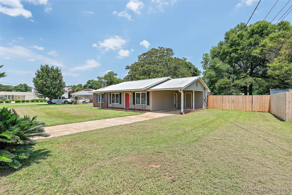 3 Holman Street Daleville AL 36322