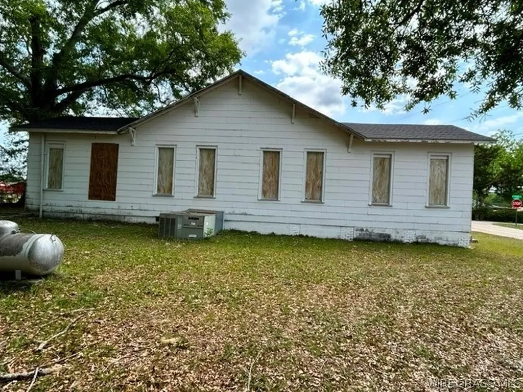 213 N Hathaway Street Black AL 36314