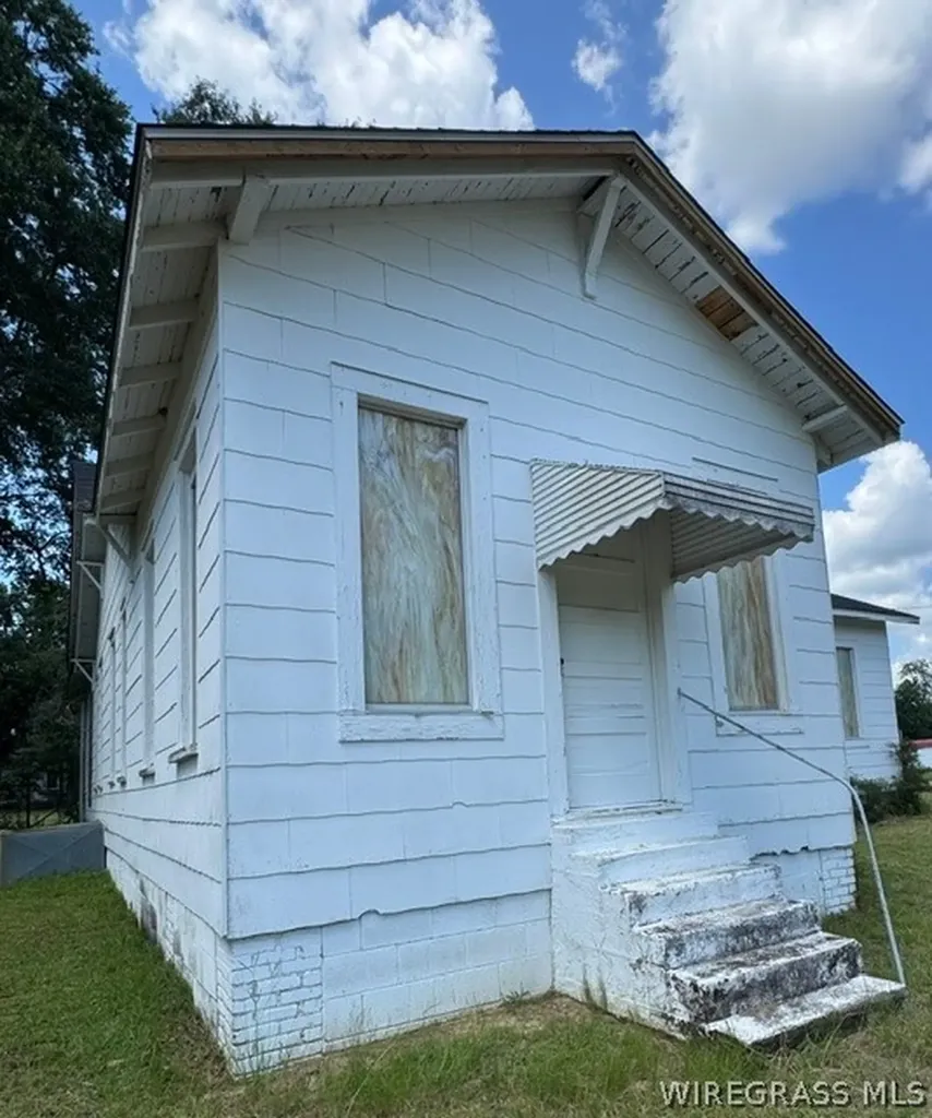 213 N Hathaway Street Black AL 36314