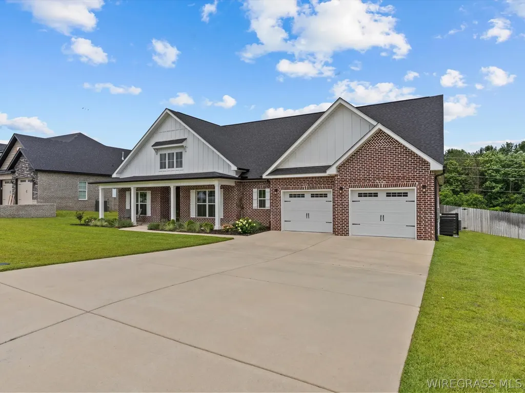 332 Lakes Drive Enterprise AL 36330