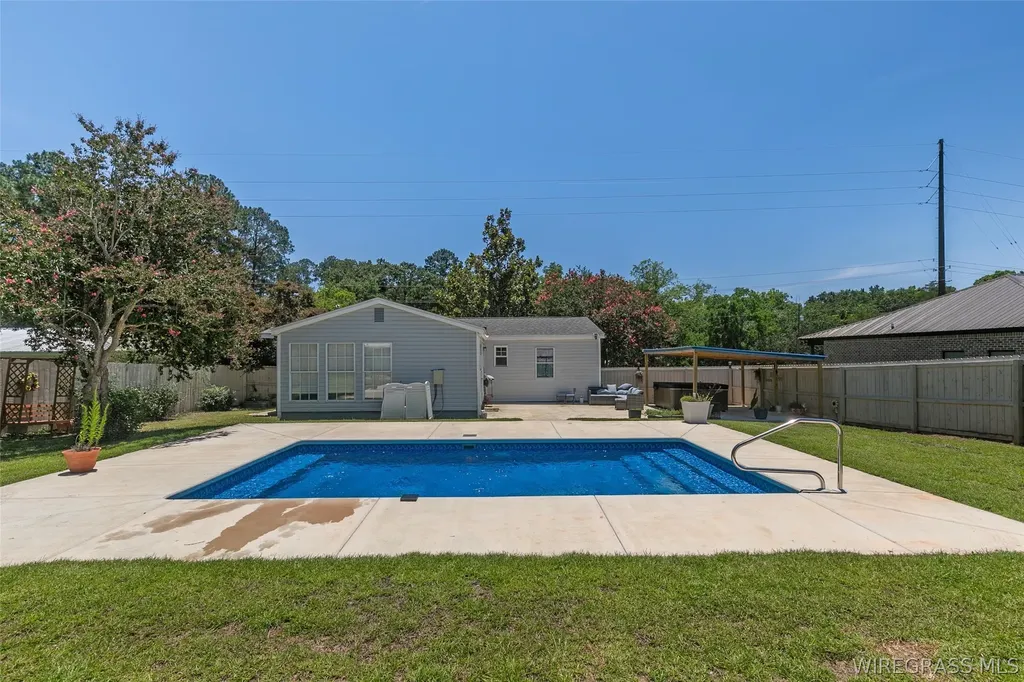 103 Main Street Ashford AL 36312