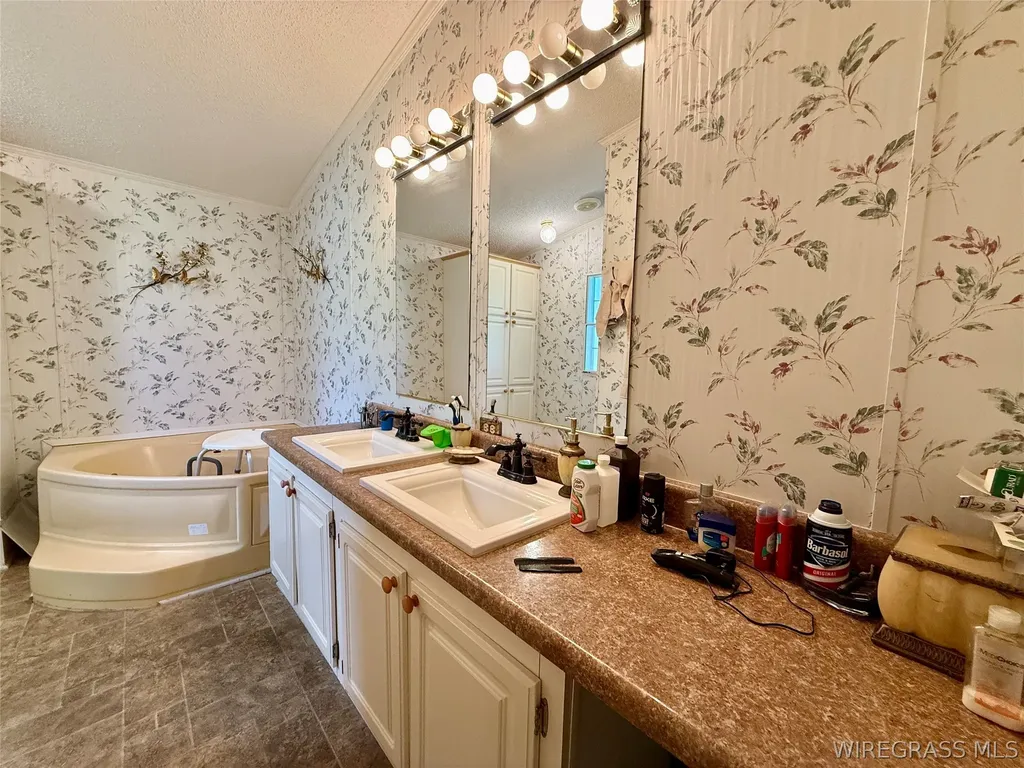274 Twin Lakes Road Kinston AL 36453
