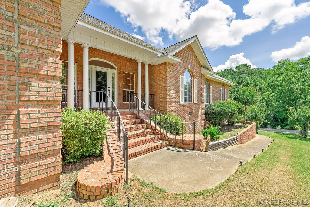 1358 Willow Oaks Drive Ozark AL 36360