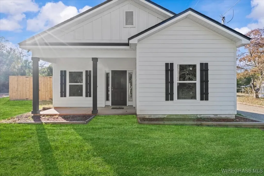 321 Simmons Avenue Ozark AL 36360