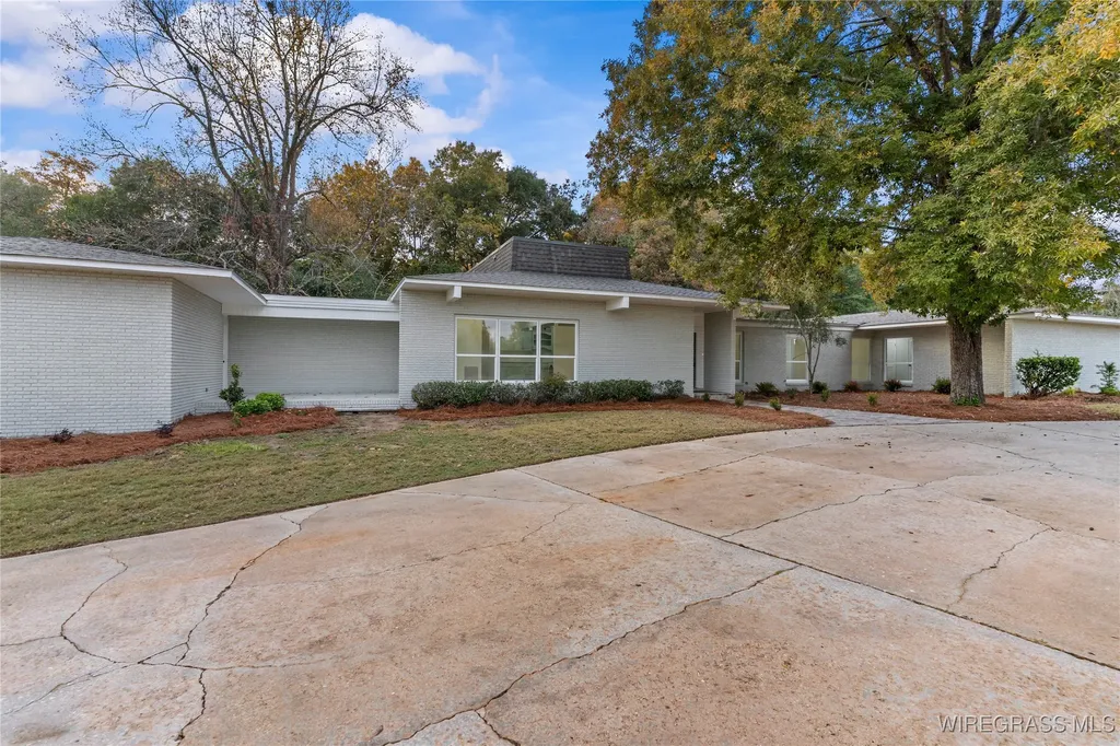 222 Lakewood Drive Enterprise AL 36330