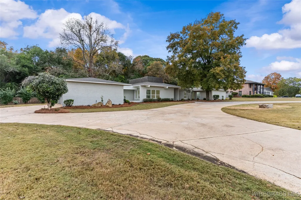 222 Lakewood Drive Enterprise AL 36330