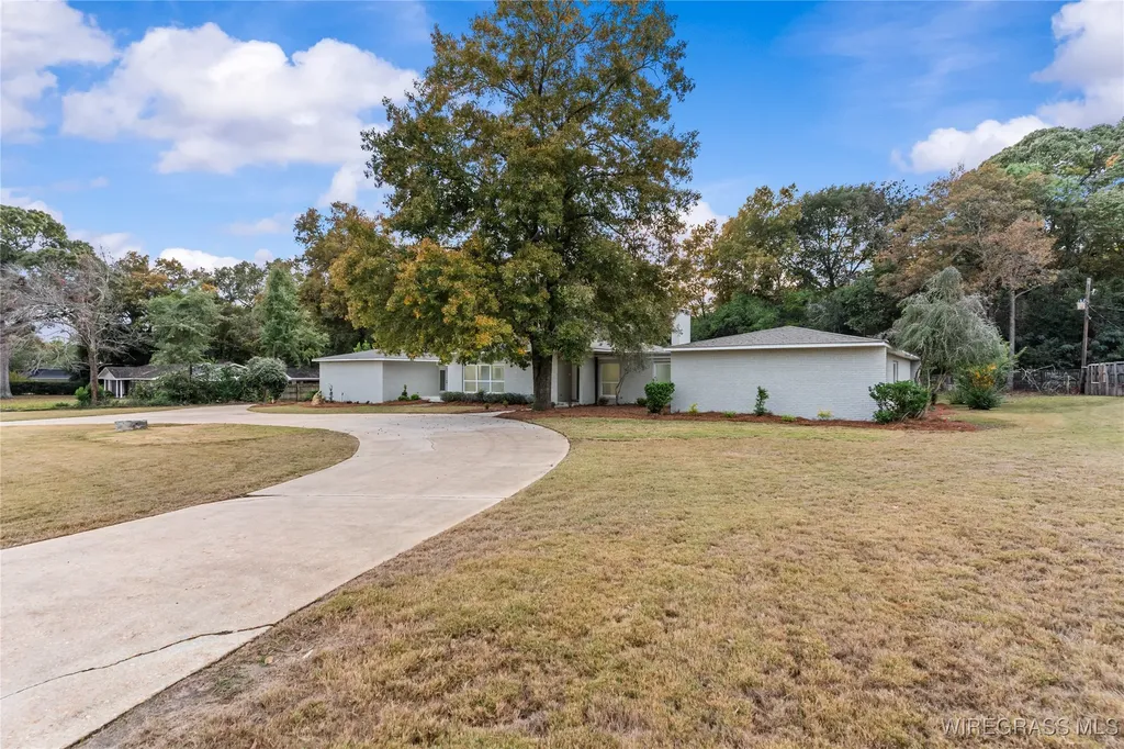 222 Lakewood Drive Enterprise AL 36330