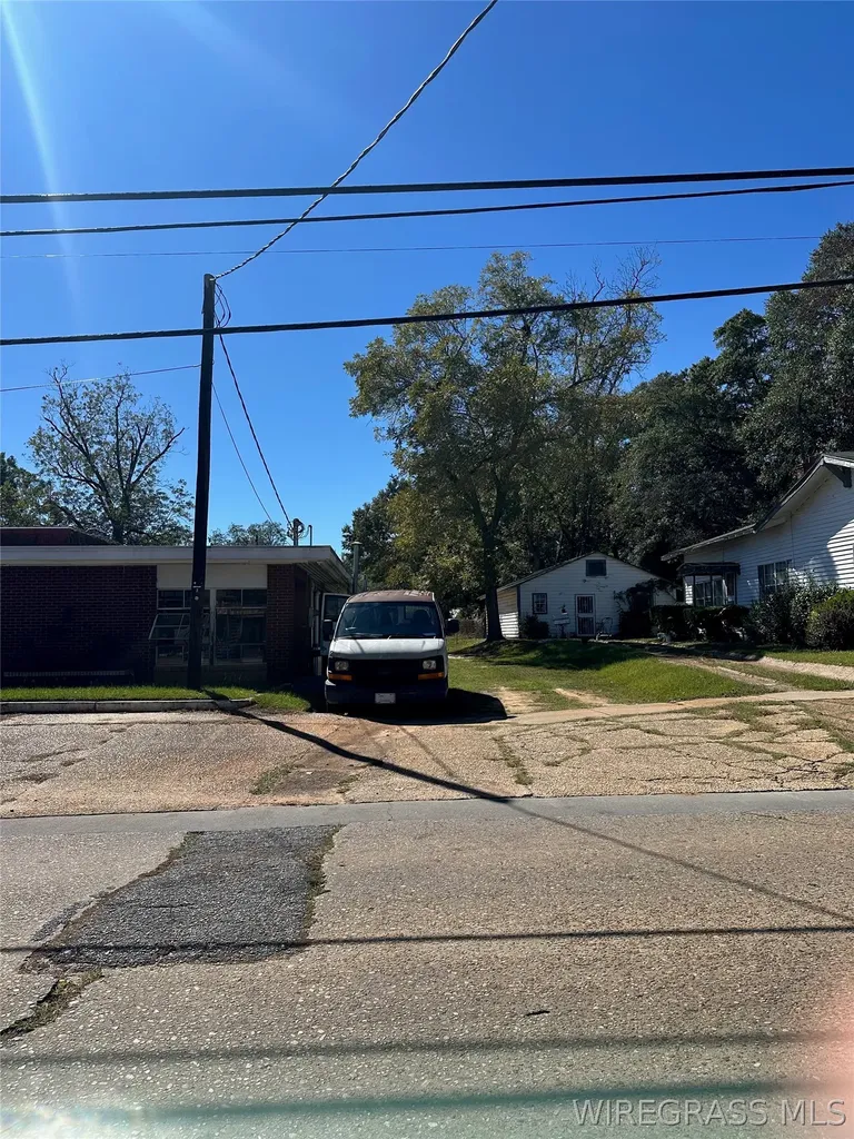 300 W Lee Street Enterprise AL 36330