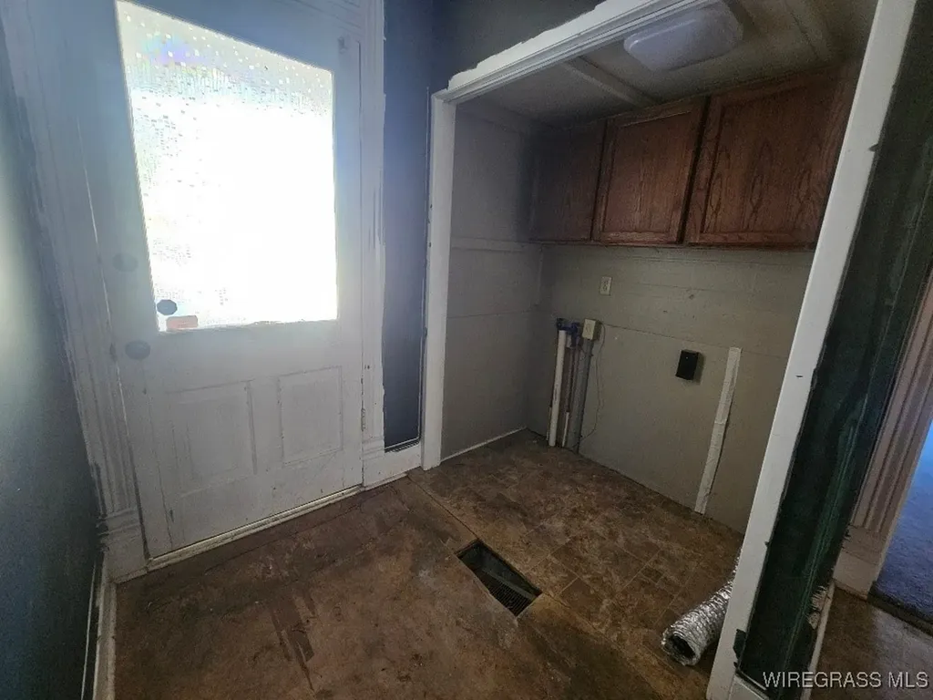 77 King Street E Newton AL 36352