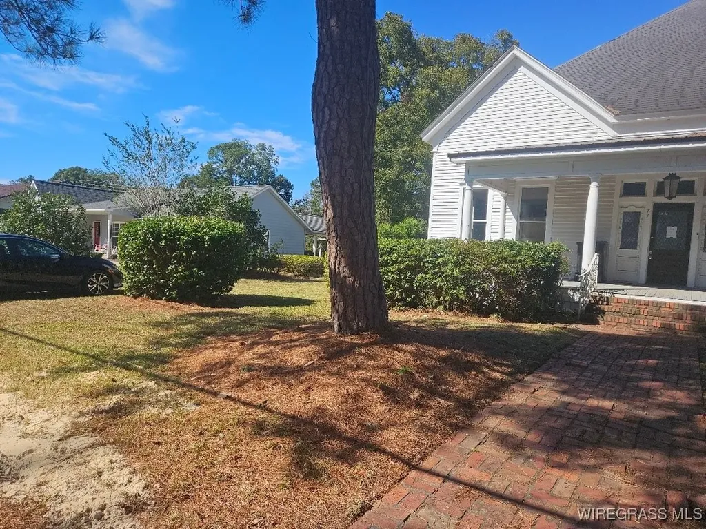 77 King Street E Newton AL 36352