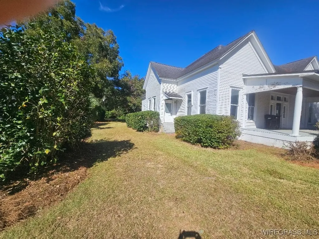 77 King Street E Newton AL 36352