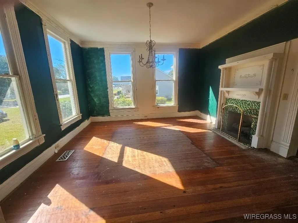 77 King Street E Newton AL 36352