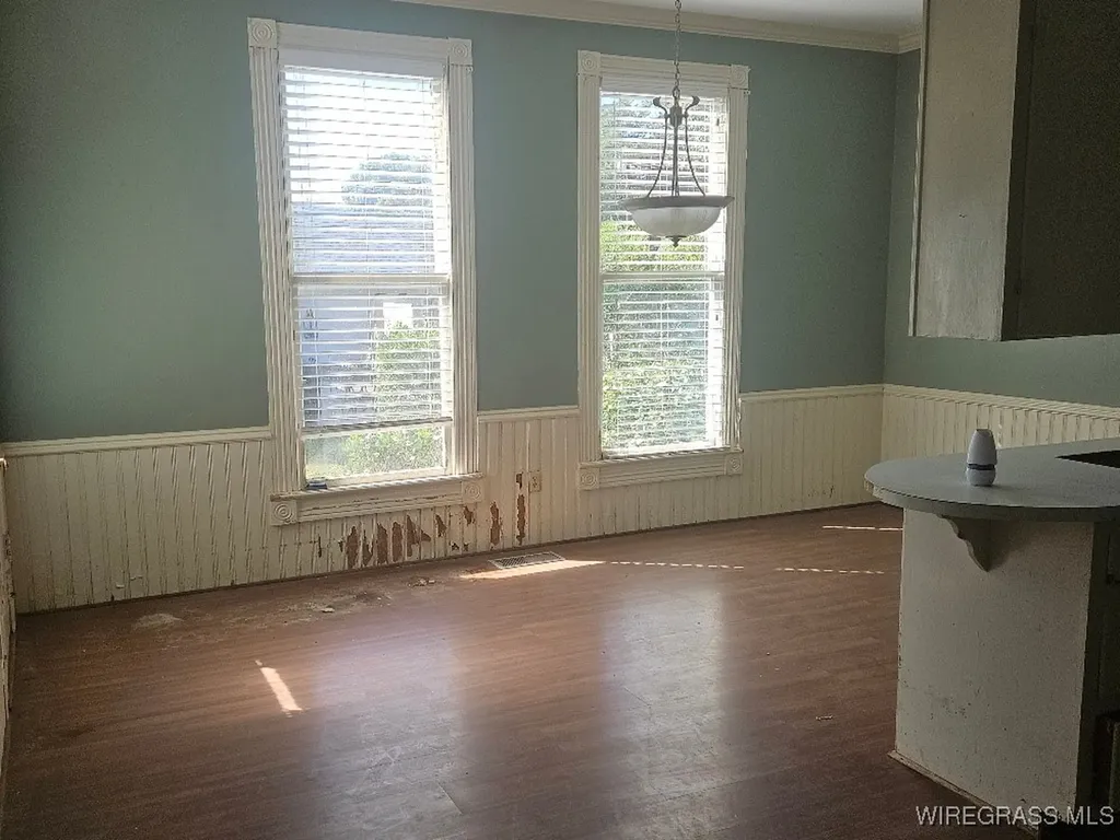 77 King Street E Newton AL 36352