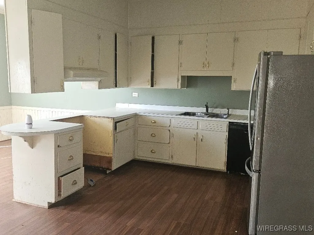 77 King Street E Newton AL 36352