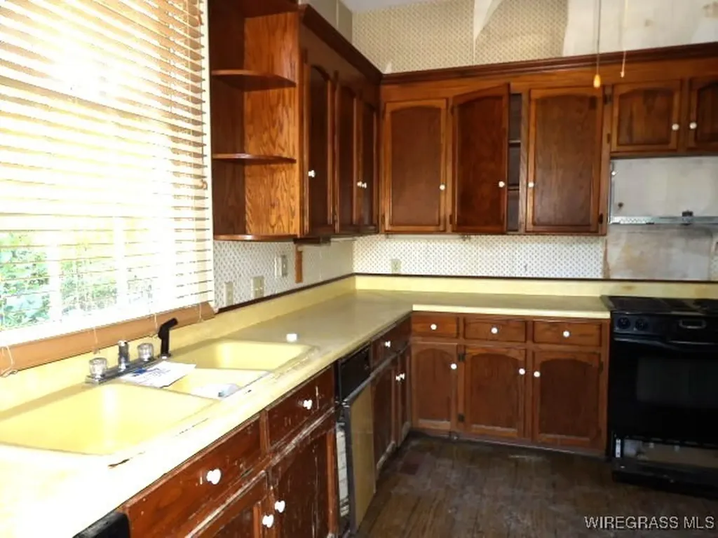 385 E Broad Street Ozark AL 36360