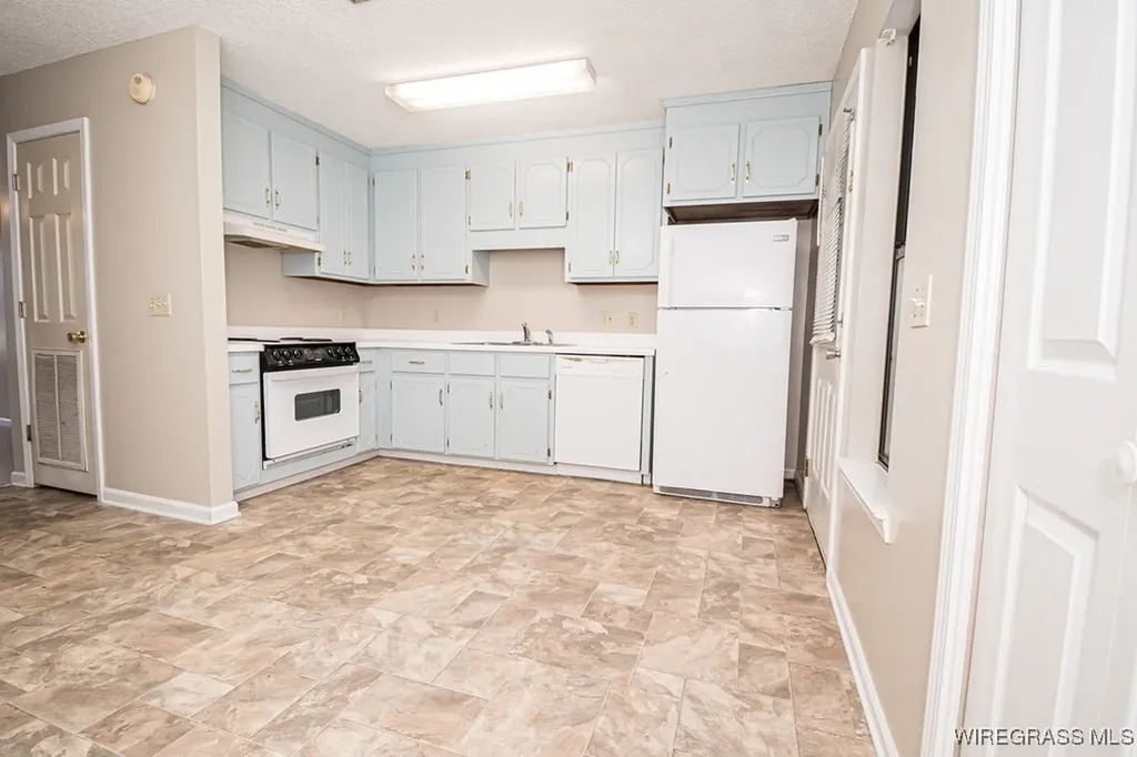 193 Lakeview Drive Daleville AL 36322