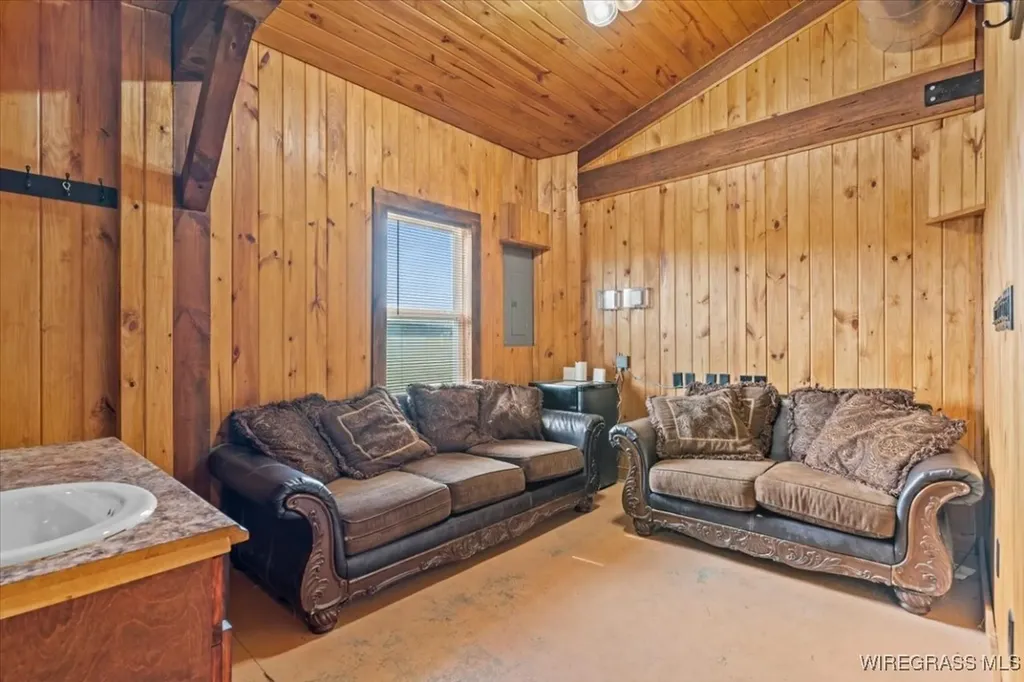 9 County Road 517 Elba AL 36323