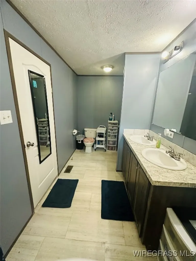 305 E Riverside Avenue Geneva AL 36340