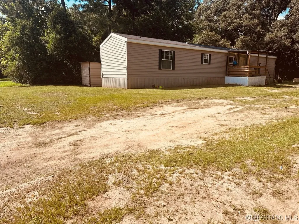 305 E Riverside Avenue Geneva AL 36340