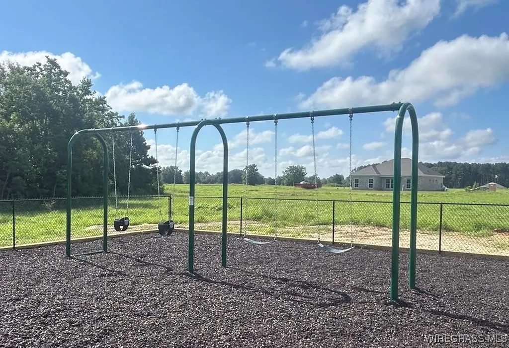 129 Edgewood Trail Headland AL 36345