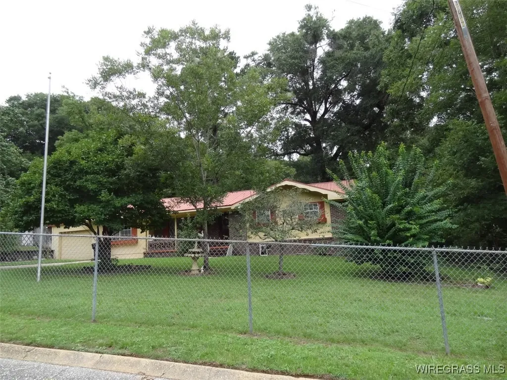 102 Baxter Street Daleville AL 36322