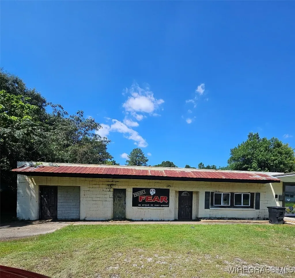 202 W Campbell Avenue Geneva AL 36340