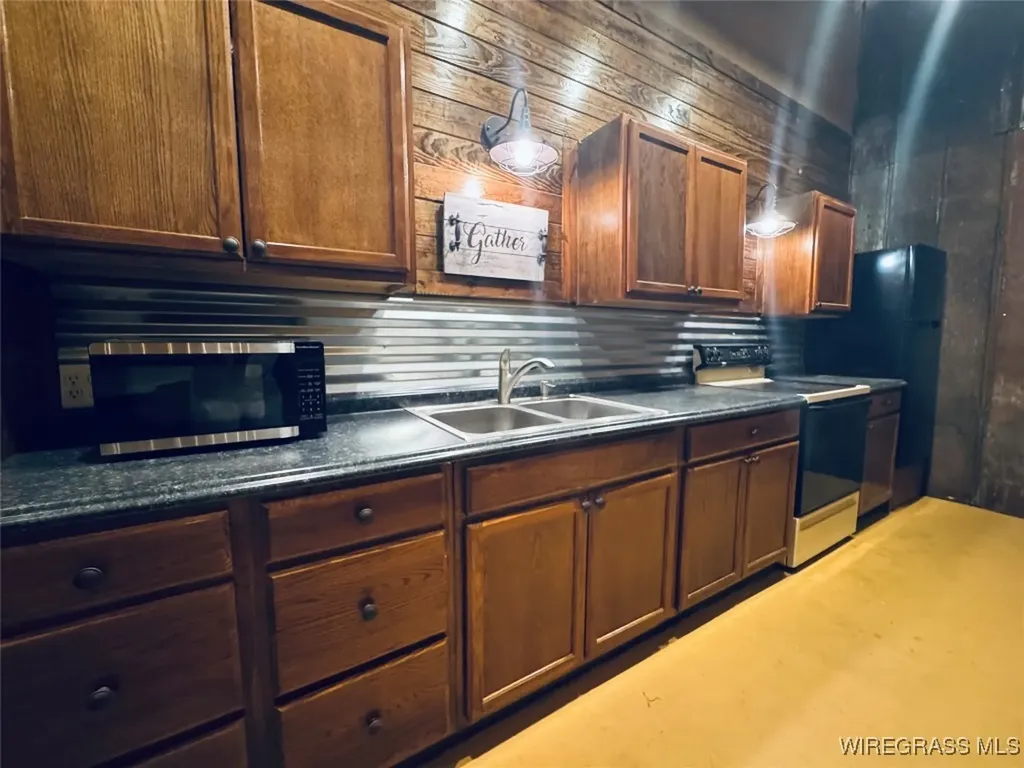 1716 Burl Lee Road Cottonwood AL 36320