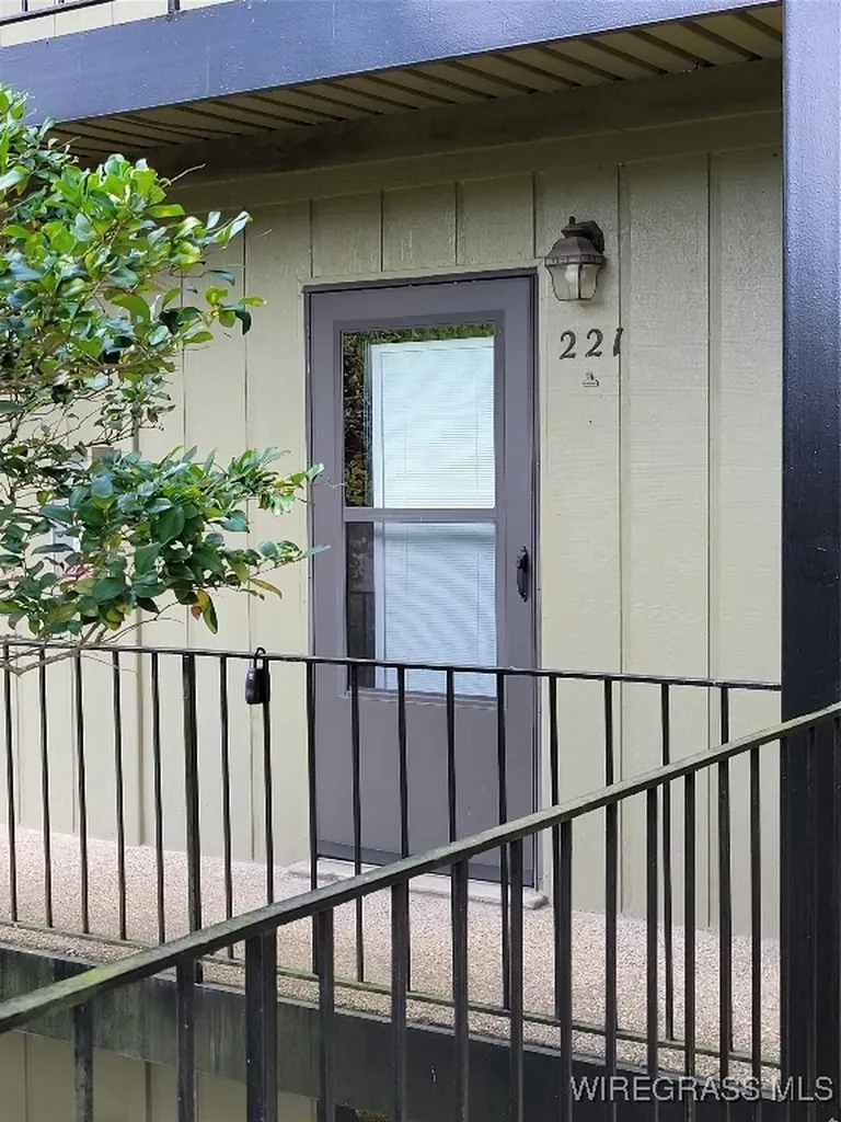 221 Riverbend Drive Mobile AL 36605