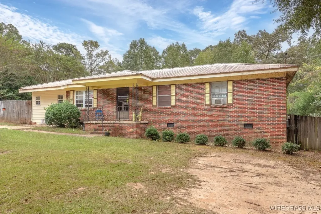 1597 Lakeview Road Ozark AL 36360