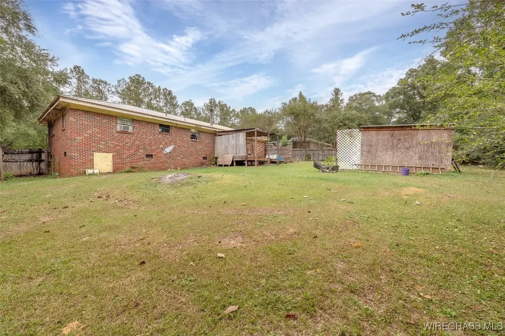 1597 Lakeview Road Ozark AL 36360