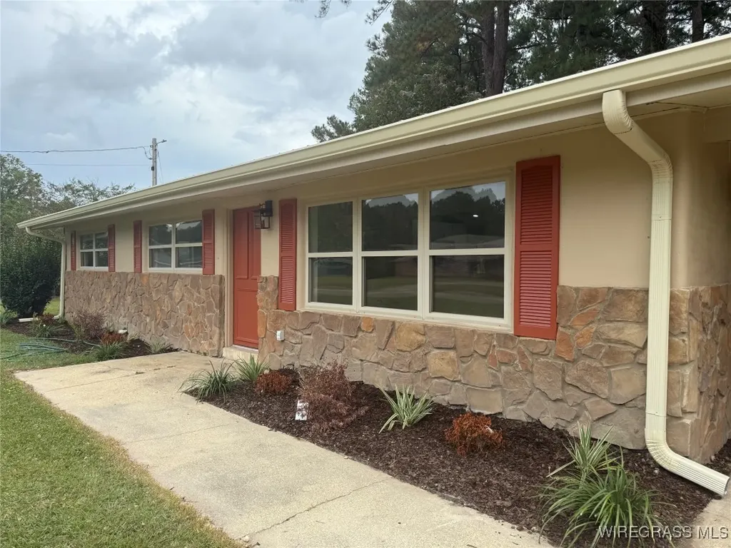 967 Elm Avenue Elba AL 36323