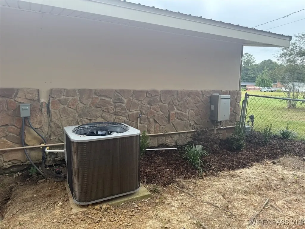 967 Elm Avenue Elba AL 36323