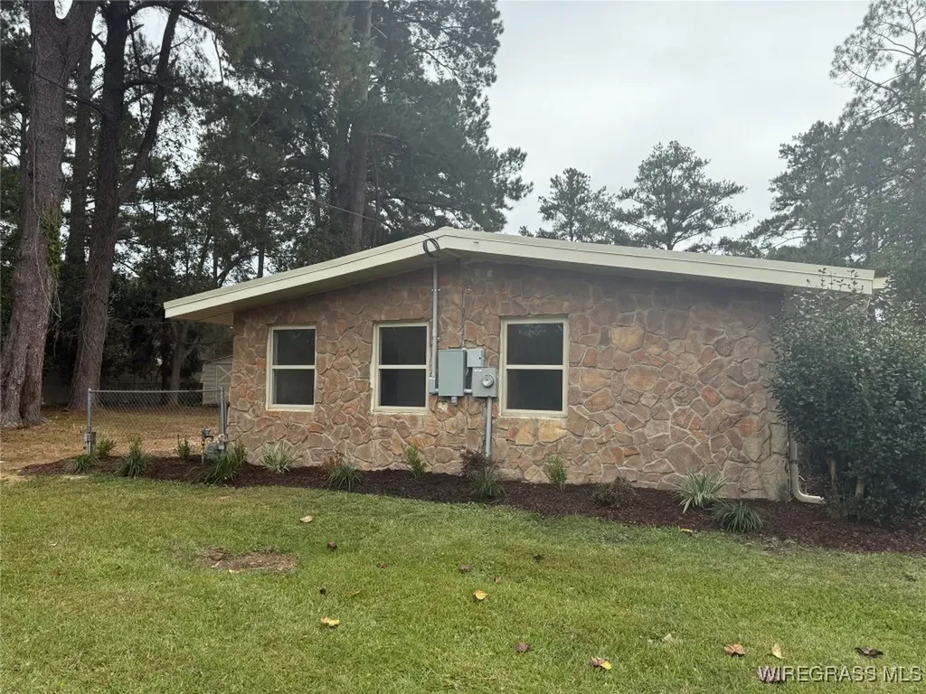 967 Elm Avenue Elba AL 36323