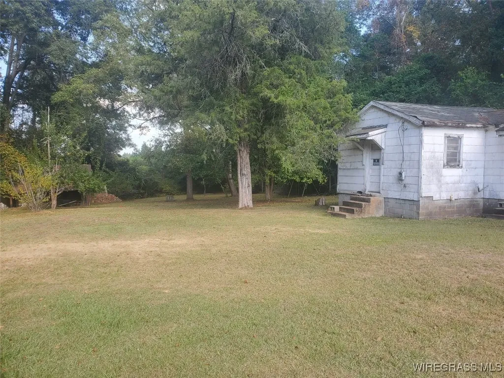 877 Bermuda Street Ozark AL 36360